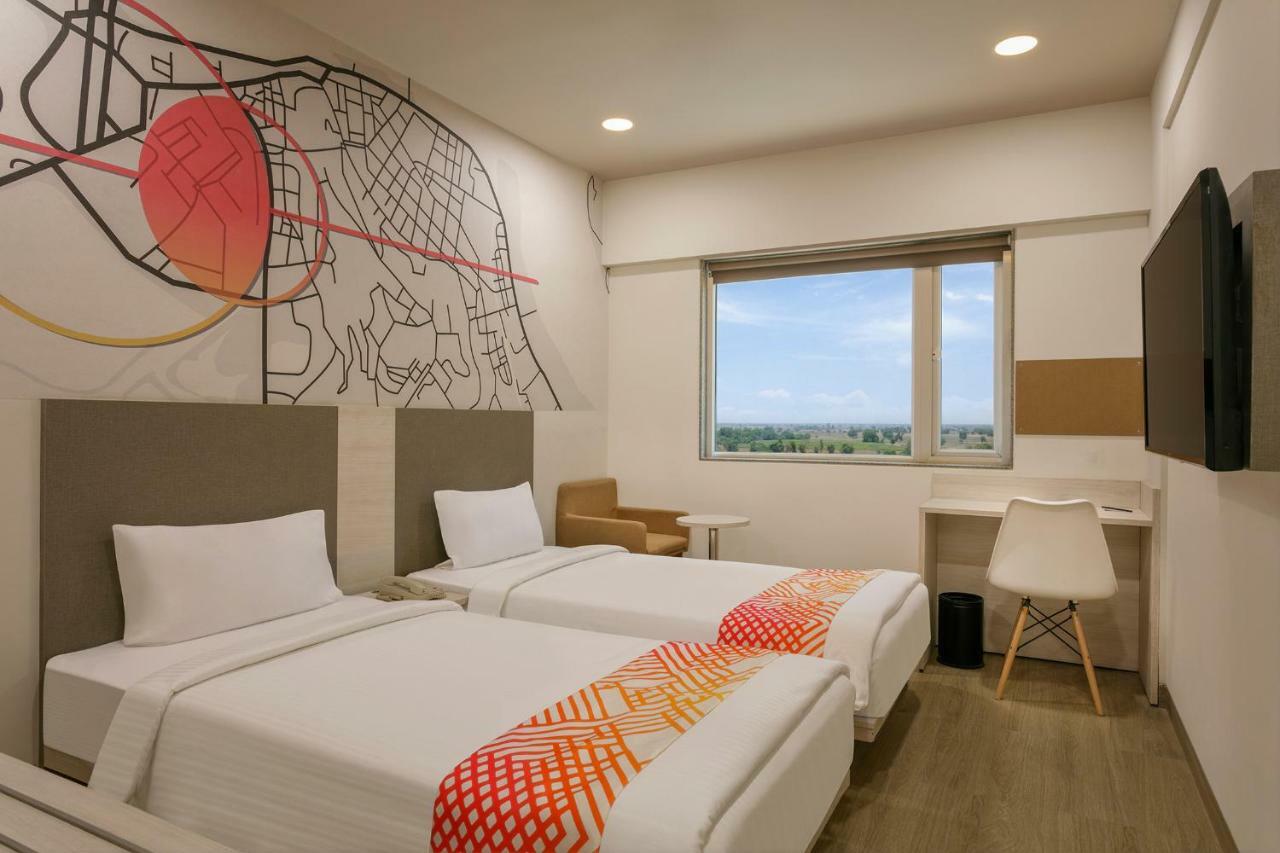 Ginger Sanand Hotel Exterior foto