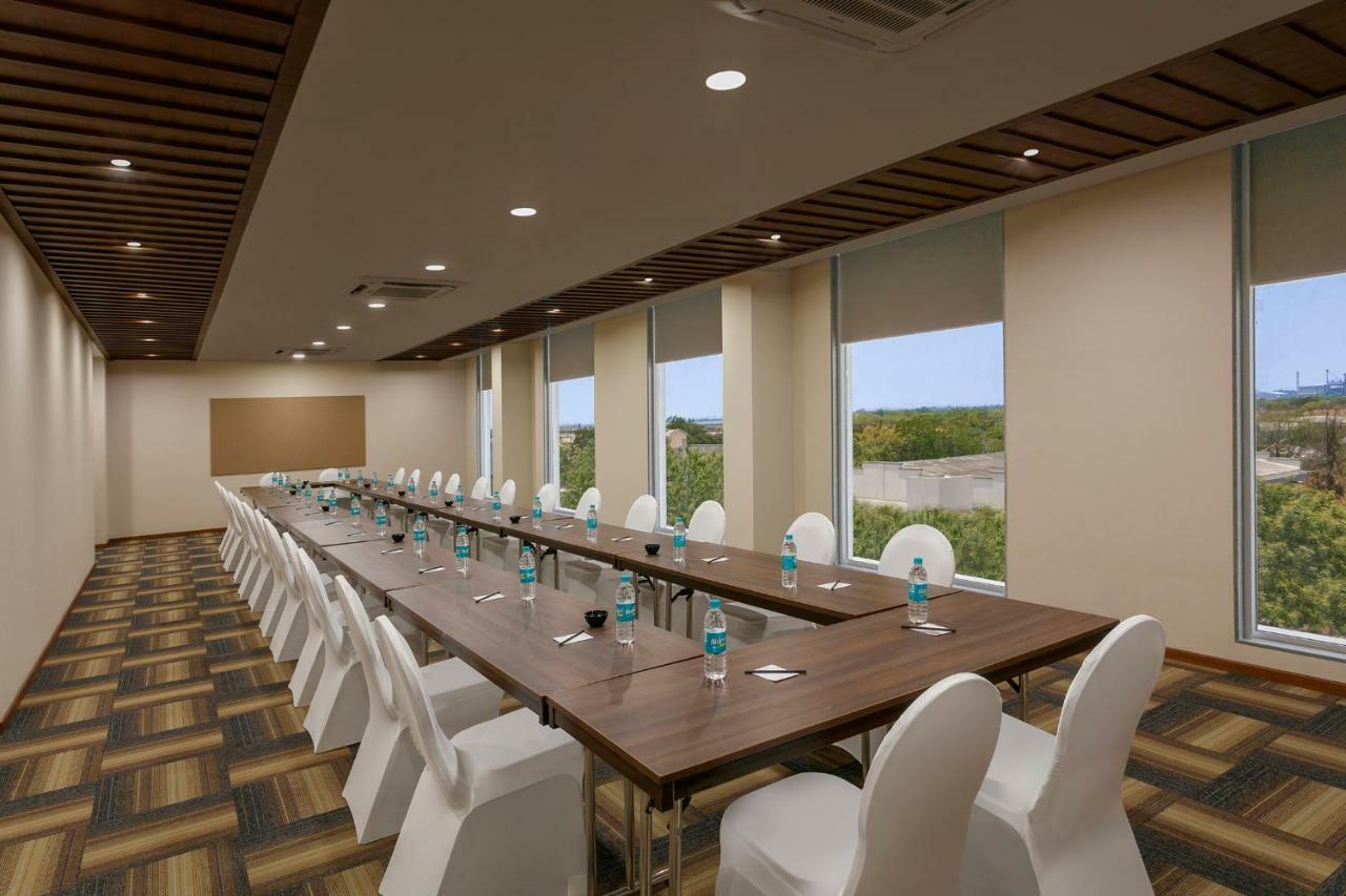 Ginger Sanand Hotel Exterior foto
